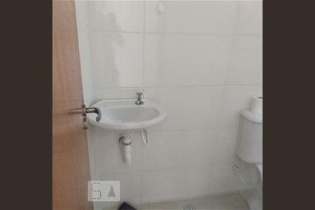 Banheiro de kitnet/studio para alugar com 1 quarto, 30m² em Vila Diva (zona Norte), São Paulo