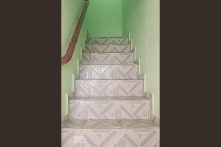 Escadas Interna de casa para alugar com 2 quartos, 60m² em Jardim Jamaica, Santo André