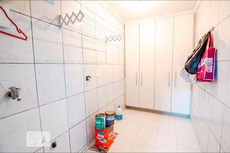 Casa à venda com 240m², 3 quartos e 1 vaga Casa à venda com 240m², 3 quartos e 1 vagaÁrea de Serviço