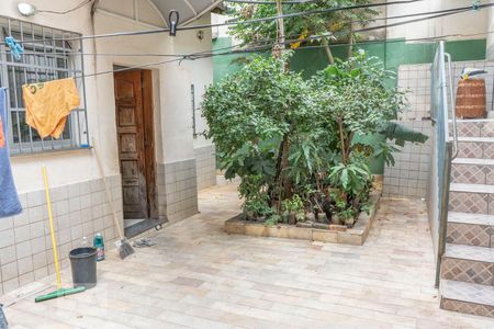 Casa à venda com 370m², 4 quartos e 4 vagas Casa à venda com 370m², 4 quartos e 4 vagasÁrea Externa