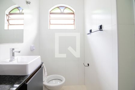 Casa à venda com 151m², 3 quartos e 2 vagas Casa à venda com 151m², 3 quartos e 2 vagasBanheiro Social