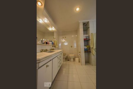 Apartamento à venda com 198m², 4 quartos e 3 vagasBanheiro Suíte 01