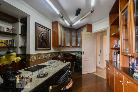 Apartamento à venda com 198m², 4 quartos e 3 vagasEscritório