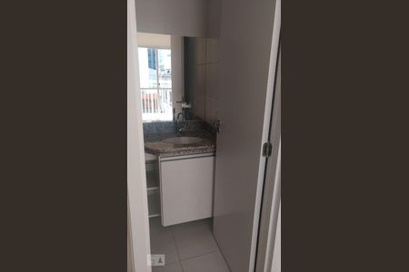 Banheiro de kitnet/studio para alugar com 1 quarto, 28m² em Liberdade, São Paulo