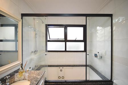 Apartamento à venda com 213m², 4 quartos e 4 vagasBanheiro Suíte 2