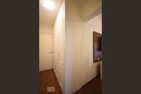 Apartamento à venda com 213m², 4 quartos e 4 vagasArmário da Suíte 2