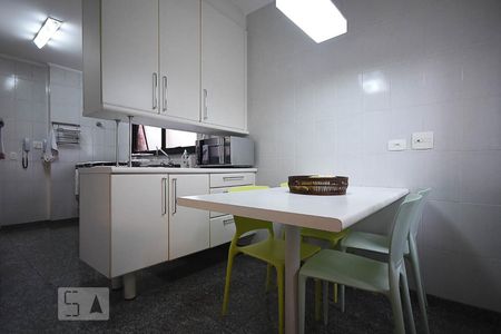Apartamento à venda com 213m², 4 quartos e 4 vagasCopa