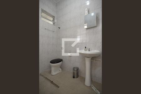 Casa para alugar com 150m², 2 quartos e 2 vagasBanheiro de Serviço