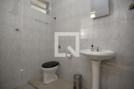 Casa para alugar com 150m², 2 quartos e 2 vagasBanheiro de Serviço