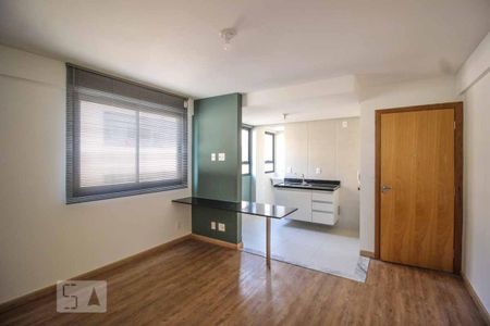 Sala e cozinha de apartamento para alugar com 1 quarto, 40m² em São Pedro, Belo Horizonte