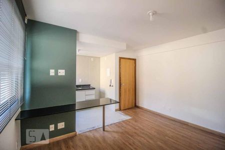Sala e cozinha de apartamento para alugar com 1 quarto, 40m² em São Pedro, Belo Horizonte