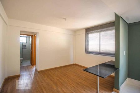 Sala e cozinha de apartamento para alugar com 1 quarto, 40m² em São Pedro, Belo Horizonte