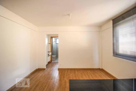 Sala e cozinha de apartamento para alugar com 1 quarto, 40m² em São Pedro, Belo Horizonte