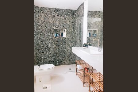 Banheiro de apartamento à venda com 4 quartos, 135m² em Vila Andrade, São Paulo