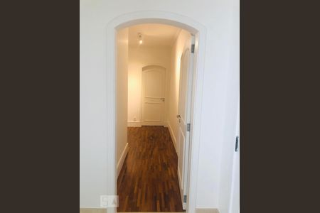 Corredor de apartamento à venda com 4 quartos, 135m² em Vila Andrade, São Paulo