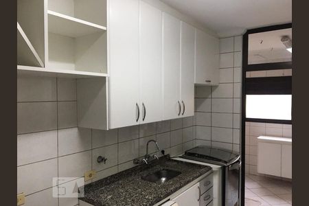 Cozinha de apartamento à venda com 3 quartos, 91m² em Vila Alexandria, São Paulo