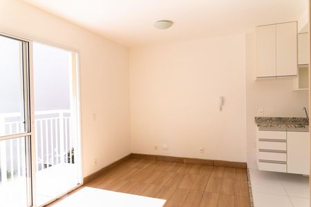Sala/Quarto de kitnet/studio para alugar com 1 quarto, 28m² em Liberdade, São Paulo