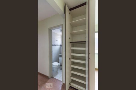 armário - Corredor de apartamento para alugar com 2 quartos, 65m² em Jardim Brasil (zona Sul), São Paulo