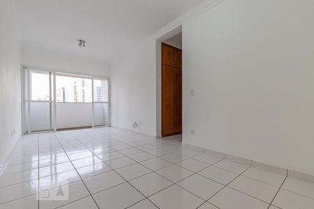 Sala de apartamento para alugar com 2 quartos, 80m² em Vila Itapura, Campinas