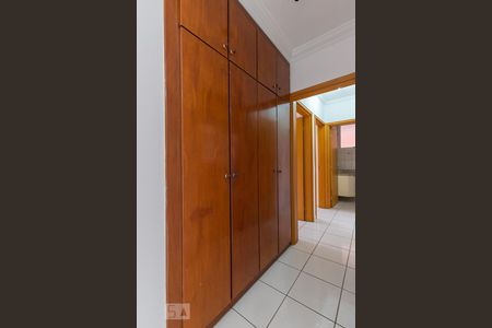 Corredor dos quartos de apartamento à venda com 2 quartos, 80m² em Vila Itapura, Campinas