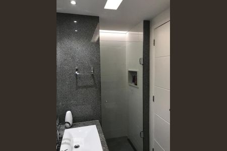Apartamento à venda com 240m², 4 quartos e 3 vagas Apartamento à venda com 240m², 4 quartos e 3 vagasBanheiro
