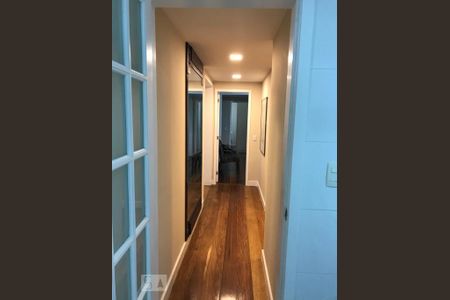 Apartamento à venda com 240m², 4 quartos e 3 vagas Apartamento à venda com 240m², 4 quartos e 3 vagasCorredor