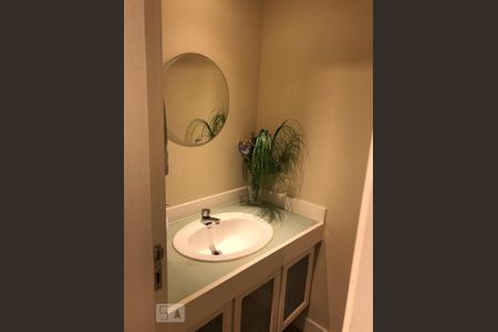Apartamento à venda com 240m², 4 quartos e 3 vagas Apartamento à venda com 240m², 4 quartos e 3 vagasBanheiro