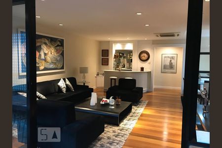 Sala de apartamento à venda com 4 quartos, 240m² em Barra da Tijuca, Rio de Janeiro