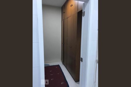 Apartamento à venda com 240m², 4 quartos e 3 vagas Apartamento à venda com 240m², 4 quartos e 3 vagasDetalhe