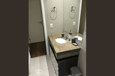 Apartamento à venda com 240m², 4 quartos e 3 vagas Apartamento à venda com 240m², 4 quartos e 3 vagasBanheiro