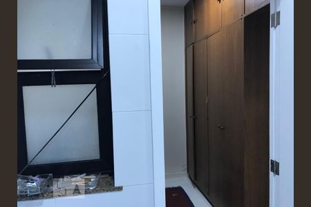 Apartamento à venda com 240m², 4 quartos e 3 vagas Apartamento à venda com 240m², 4 quartos e 3 vagasDetalhe