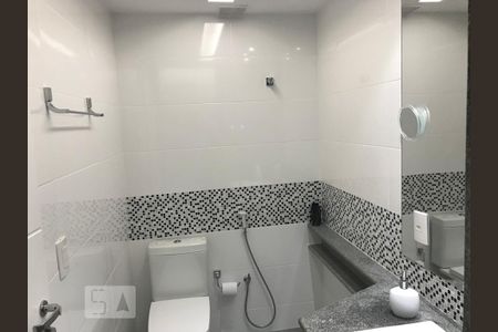 Apartamento à venda com 240m², 4 quartos e 3 vagas Apartamento à venda com 240m², 4 quartos e 3 vagasBanheiro