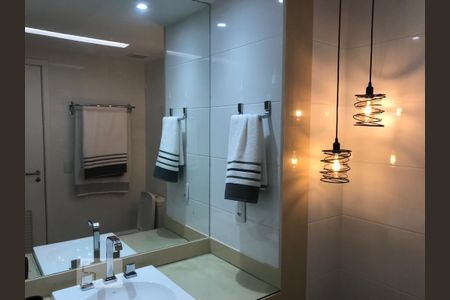 Apartamento à venda com 240m², 4 quartos e 3 vagas Apartamento à venda com 240m², 4 quartos e 3 vagasBanheiro