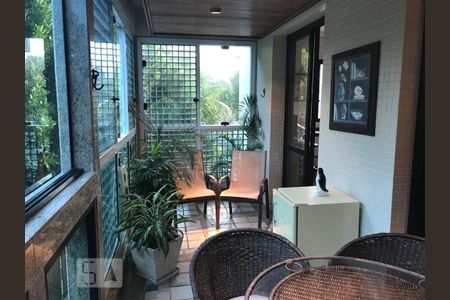 Apartamento à venda com 240m², 4 quartos e 3 vagas Apartamento à venda com 240m², 4 quartos e 3 vagasVaranda