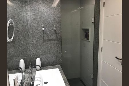 Apartamento à venda com 240m², 4 quartos e 3 vagas Apartamento à venda com 240m², 4 quartos e 3 vagasBanheiro