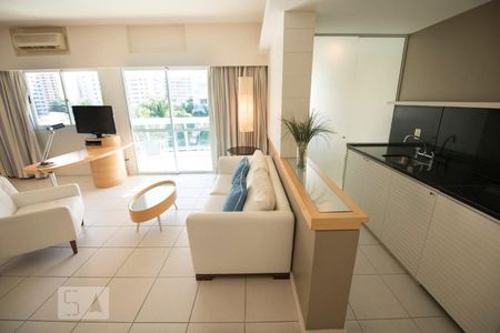 Sala de apartamento para alugar com 1 quarto, 70m² em Barra da Tijuca, Rio de Janeiro