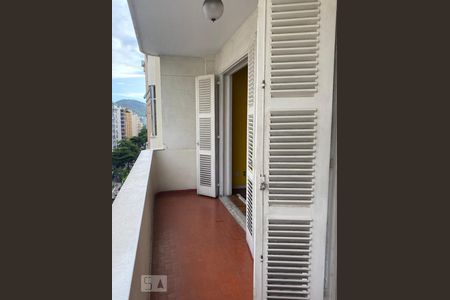 Apartamento para alugar com 189m², 3 quartos e sem vaga Apartamento para alugar com 189m², 3 quartos e sem vagaVaranda