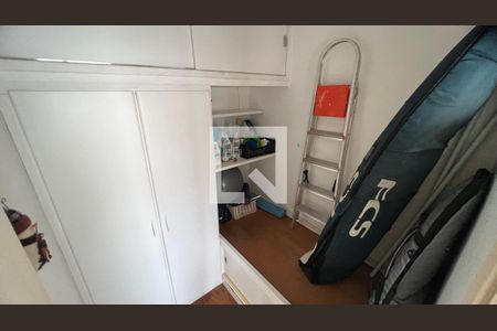 Apartamento à venda com 126m², 3 quartos e 2 vagas Apartamento à venda com 126m², 3 quartos e 2 vagasQuarto de Serviço