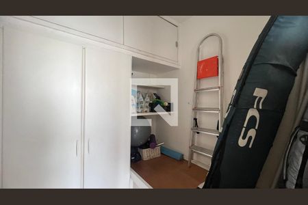 Apartamento à venda com 126m², 3 quartos e 2 vagas Apartamento à venda com 126m², 3 quartos e 2 vagasQuarto de Serviço