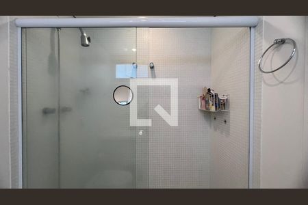 Apartamento à venda com 126m², 3 quartos e 2 vagas Apartamento à venda com 126m², 3 quartos e 2 vagasBanheiro da Suíte