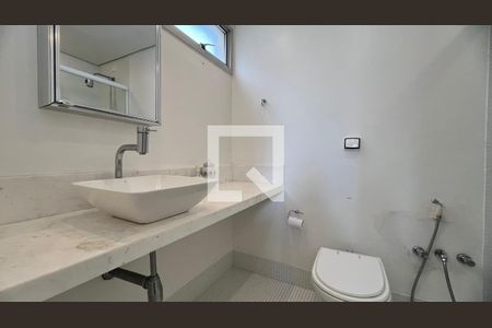 Apartamento à venda com 126m², 3 quartos e 2 vagas Apartamento à venda com 126m², 3 quartos e 2 vagasBanheiro da Suíte