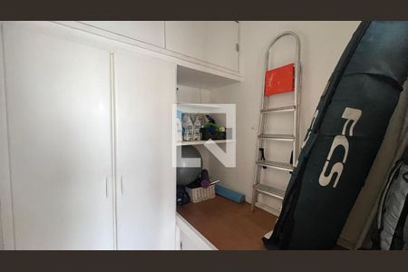 Apartamento à venda com 126m², 3 quartos e 2 vagas Apartamento à venda com 126m², 3 quartos e 2 vagasQuarto de Serviço