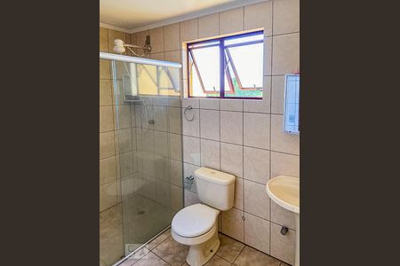 Banheiro de kitnet/studio para alugar com 2 quartos, 100m² em Partenon, Porto Alegre