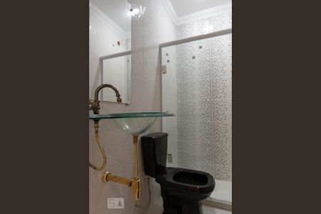 Banheiro da Suíte de casa de condomínio para alugar com 2 quartos, 130m² em Barra da Tijuca, Rio de Janeiro