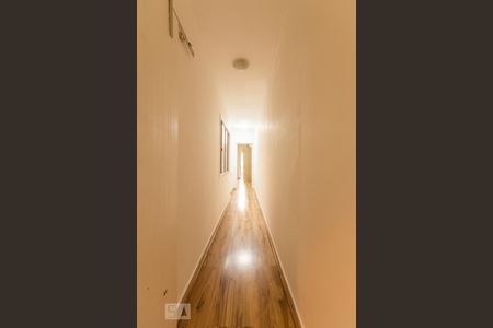 Casa à venda com 250m², 3 quartos e 2 vagas Casa à venda com 250m², 3 quartos e 2 vagasCorredor