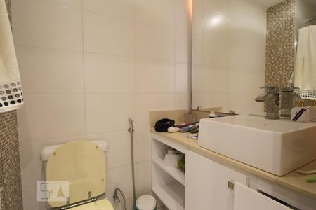 Banheiro suite  de apartamento para alugar com 2 quartos, 75m² em Jacarepaguá, Rio de Janeiro