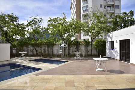 Apartamento à venda com 98m², 4 quartos e 2 vagasÁrea comum - Piscina
