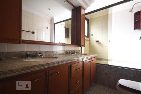 Apartamento à venda com 380m², 4 quartos e 4 vagasBanheiro Suíte 2