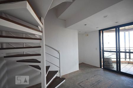 Apartamento à venda com 380m², 4 quartos e 4 vagasEscada