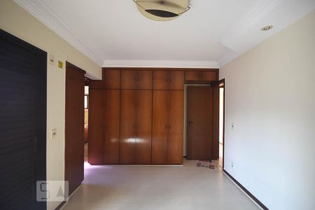 Apartamento à venda com 380m², 4 quartos e 4 vagasSuíte 2